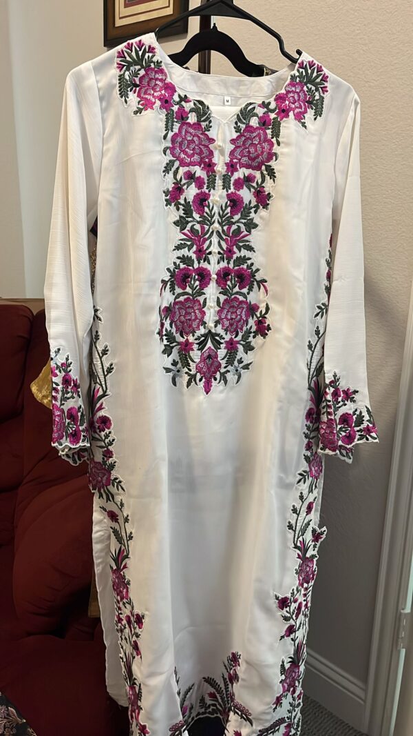 Elegant White Chiffon Embroidered 3-Piece Suit – (Medium)